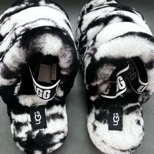 Ugg Kids size 4 Fluff Yeah with elastic back and open toe. Black andnWhite